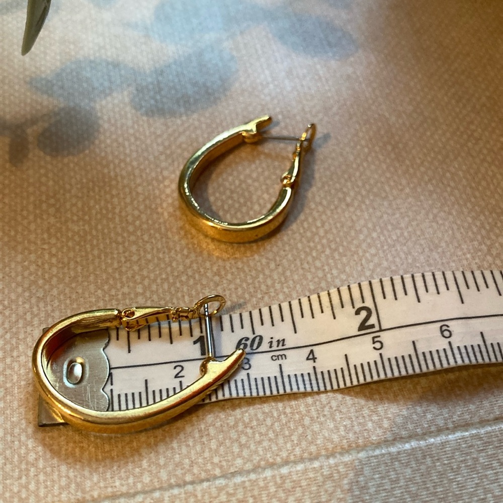 Avon Vintage Jewelry, Sleek and Classic J-Hoop GoldTone Earrings | NIB E40 - Picture 7 of 9